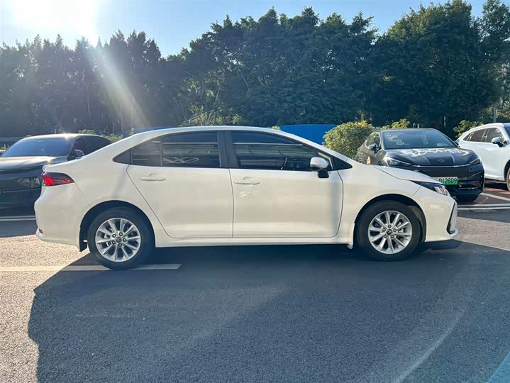 Фото 4 - Toyota Corolla