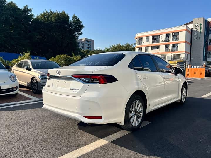 Фото 5 - Toyota Corolla