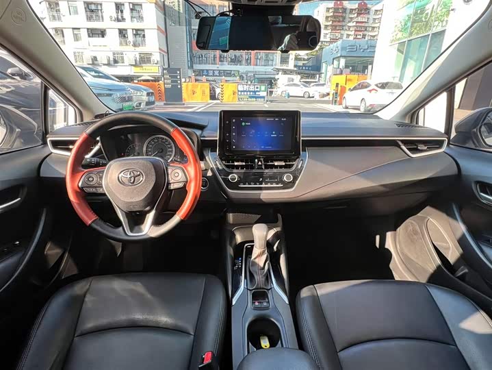 Фото 8 - Toyota Corolla