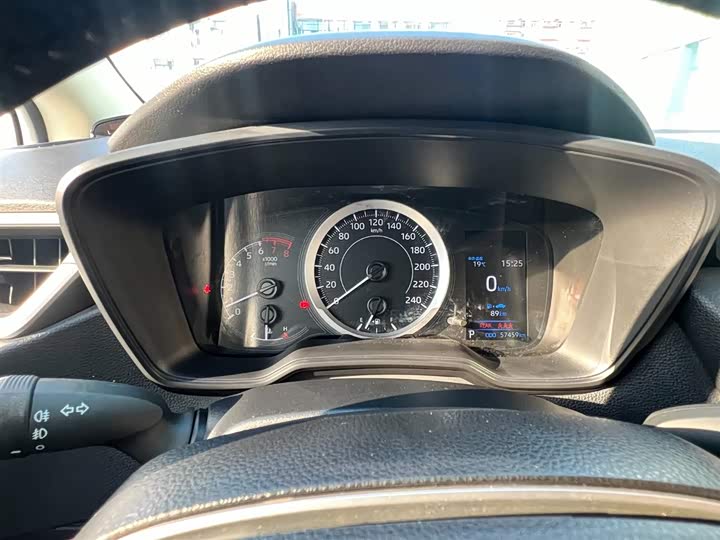 Фото 9 - Toyota Corolla