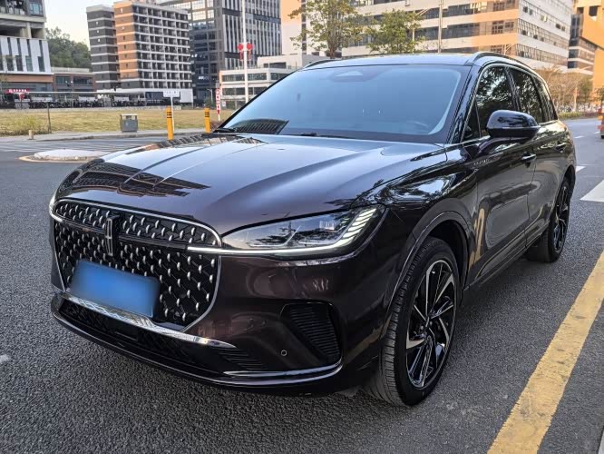 Фото 1 - Lincoln Corsair