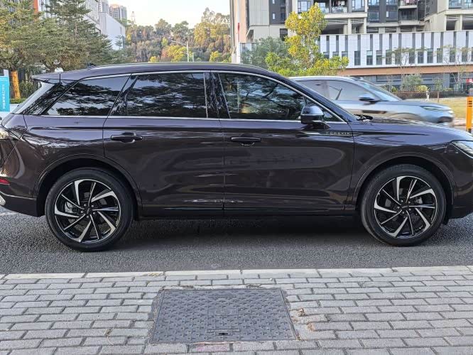 Фото 2 - Lincoln Corsair