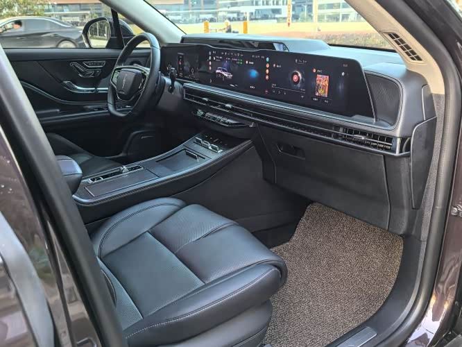 Фото 8 - Lincoln Corsair