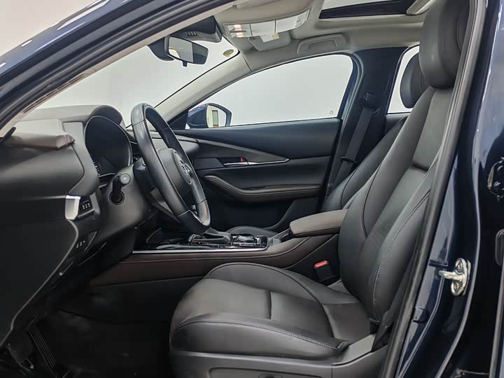 Фото 7 - Mazda CX-30