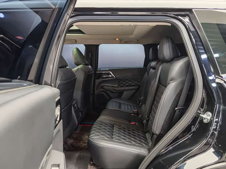 Фото 8 - Mitsubishi Outlander