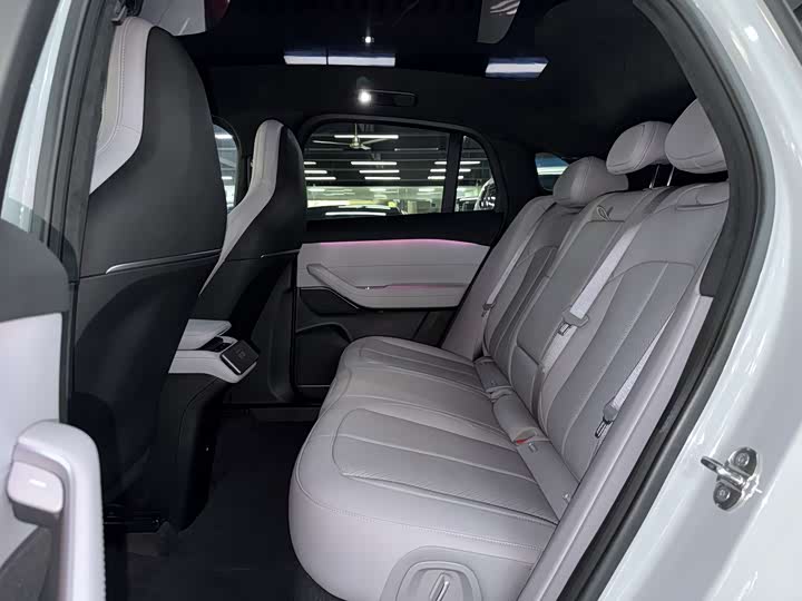 Фото 9 - Nio EC6