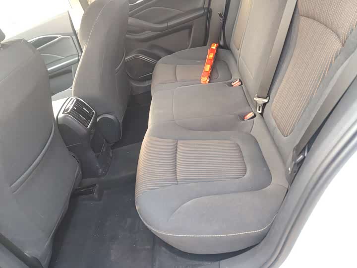 Фото 7 - Bestune B70