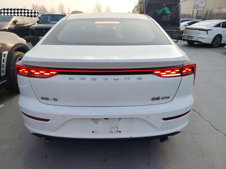 Фото 9 - Bestune B70