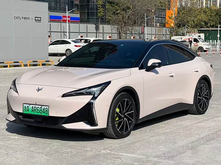 Фото 1 - BAIC Arcfox Alpha S5