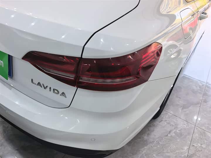 Фото 8 - Volkswagen Lavida