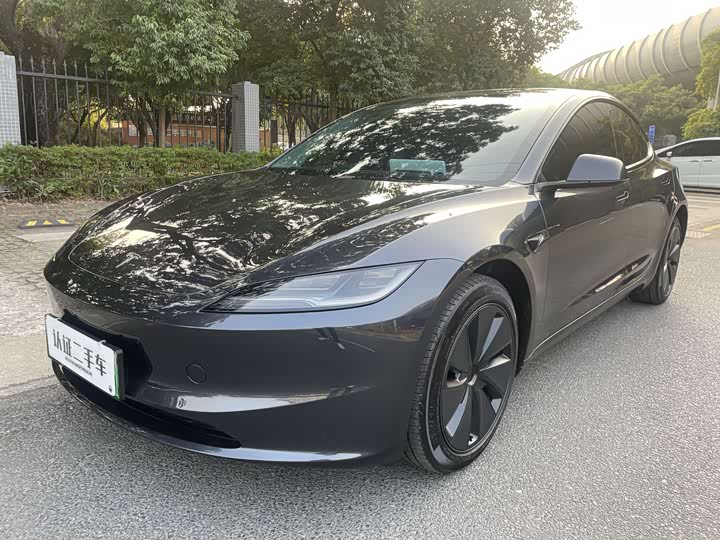 Фото 1 - Tesla Model 3