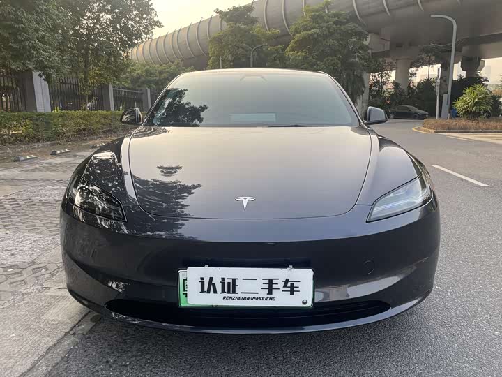 Фото 2 - Tesla Model 3