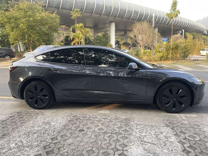 Фото 6 - Tesla Model 3