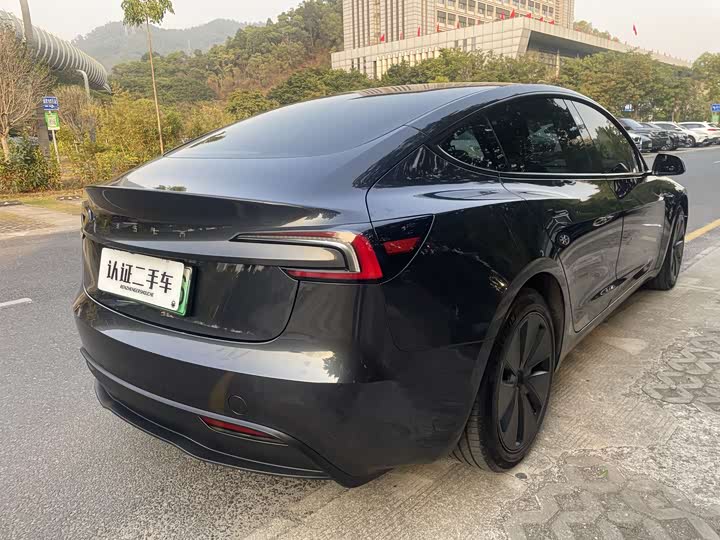 Фото 7 - Tesla Model 3