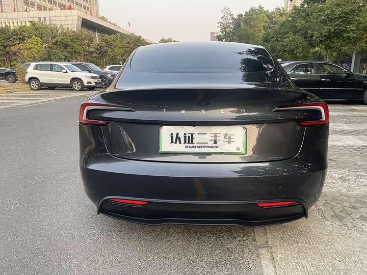 Фото 8 - Tesla Model 3