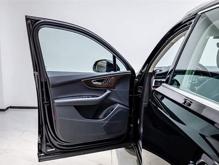 Фото 9 - Audi Q7