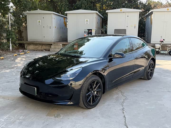 Фото 1 - Tesla Model 3