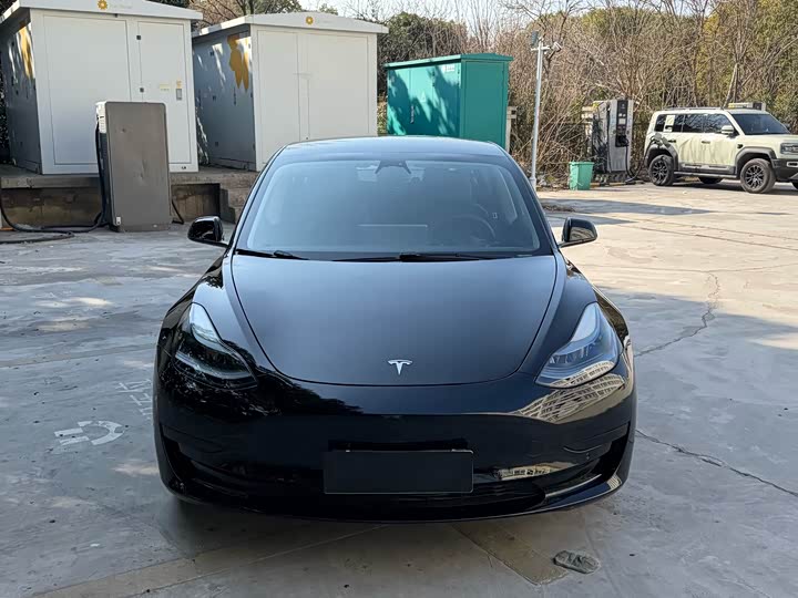 Фото 2 - Tesla Model 3