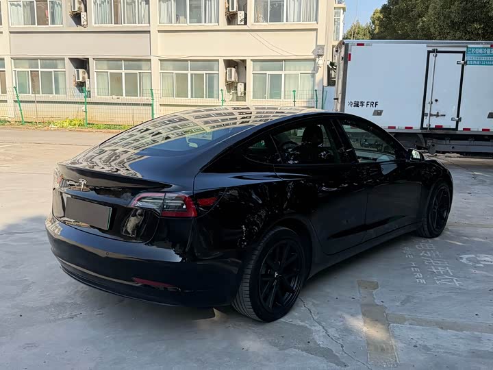 Фото 8 - Tesla Model 3