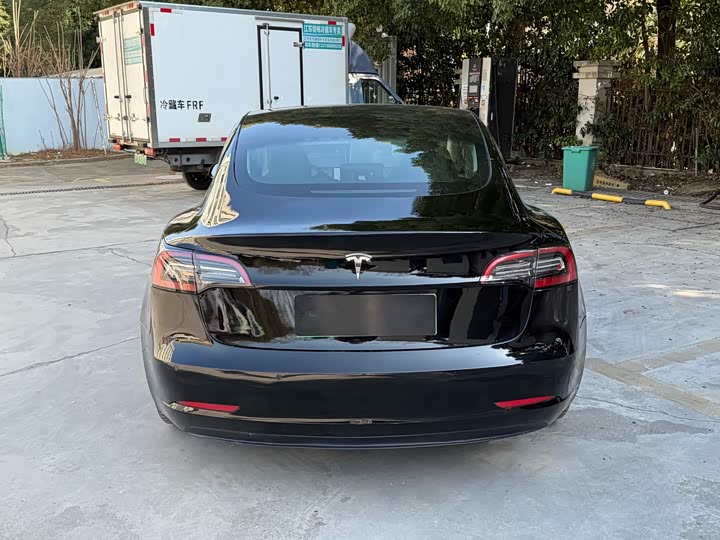 Фото 9 - Tesla Model 3