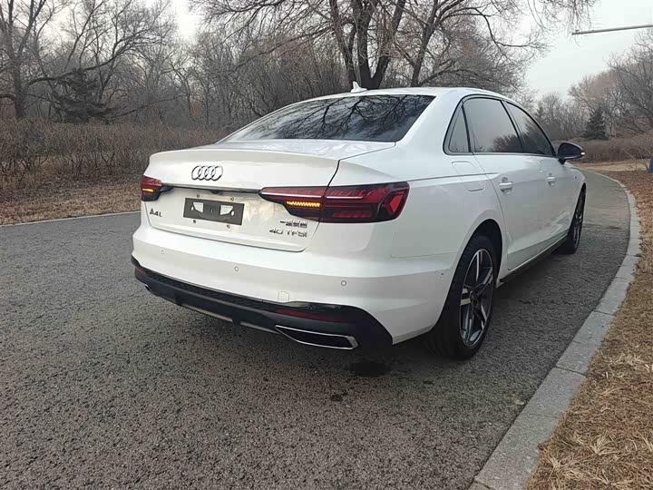 Фото 4 - Audi A4L