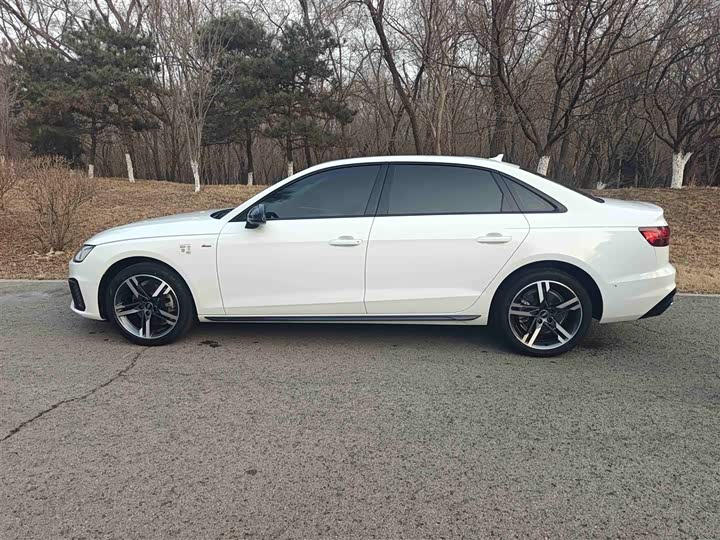 Фото 8 - Audi A4L