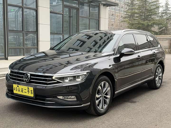 Фото 1 - Volkswagen Passat Variant