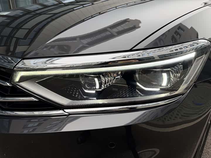 Фото 8 - Volkswagen Passat Variant