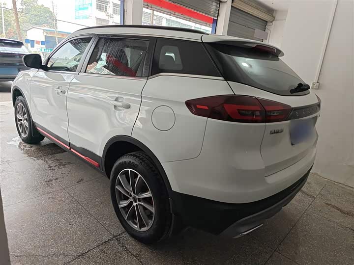 Фото 5 - Geely Atlas