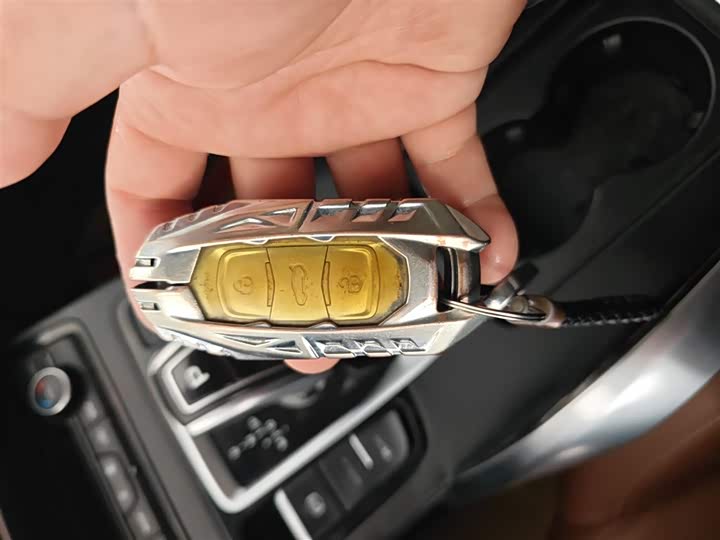 Фото 9 - Geely Atlas