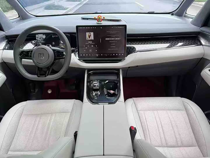 Фото 7 - Zeekr 009