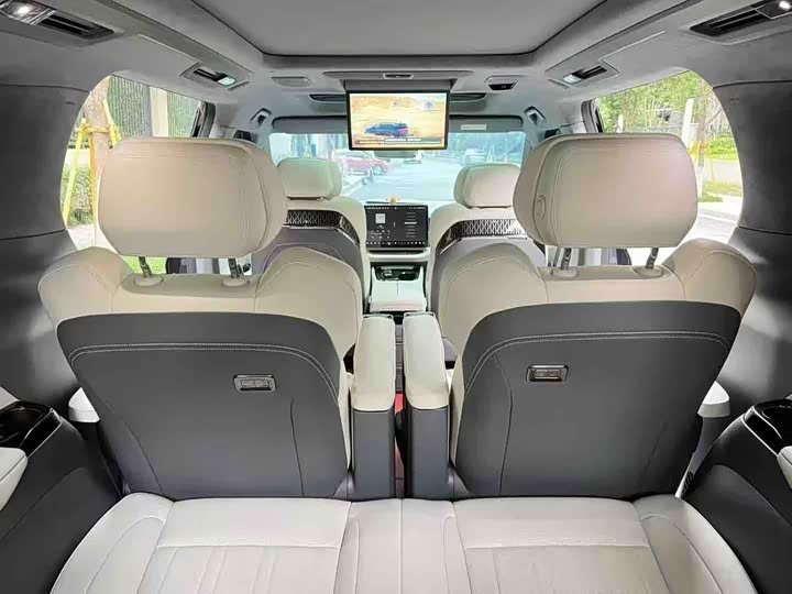 Фото 8 - Zeekr 009