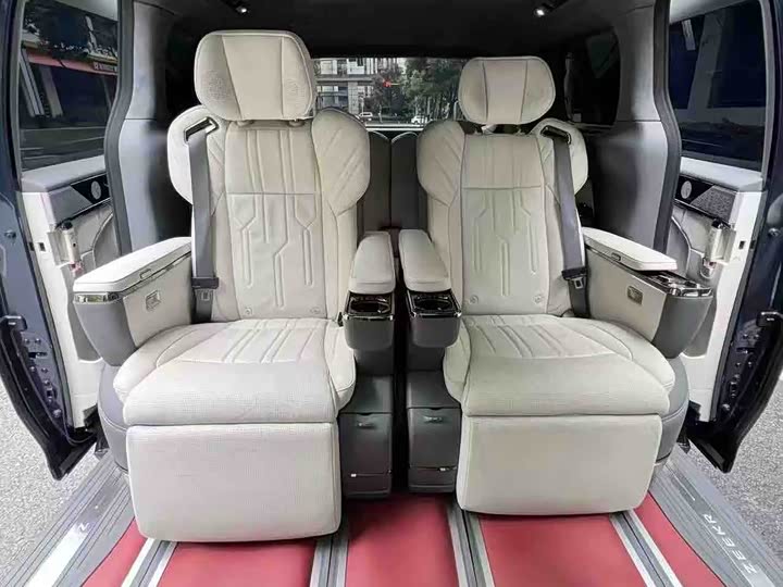 Фото 9 - Zeekr 009