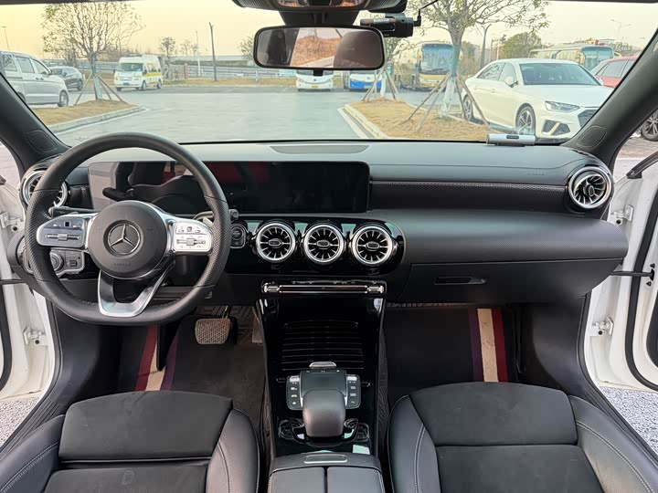Фото 8 - Mercedes-Benz A-Class