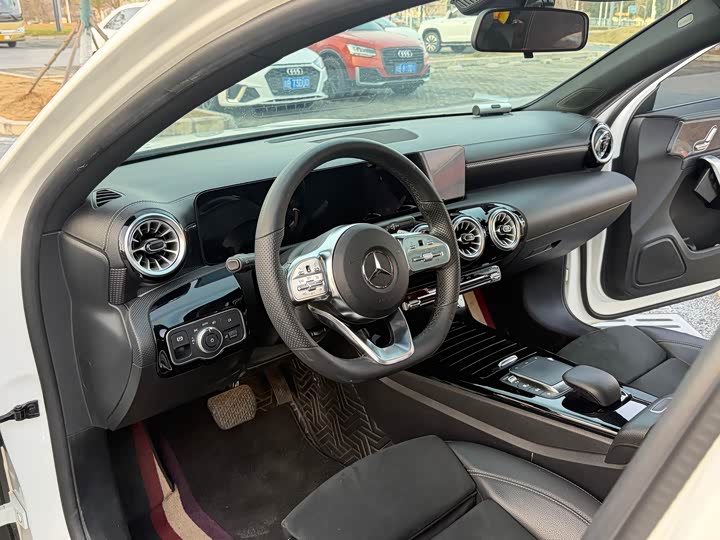 Фото 9 - Mercedes-Benz A-Class