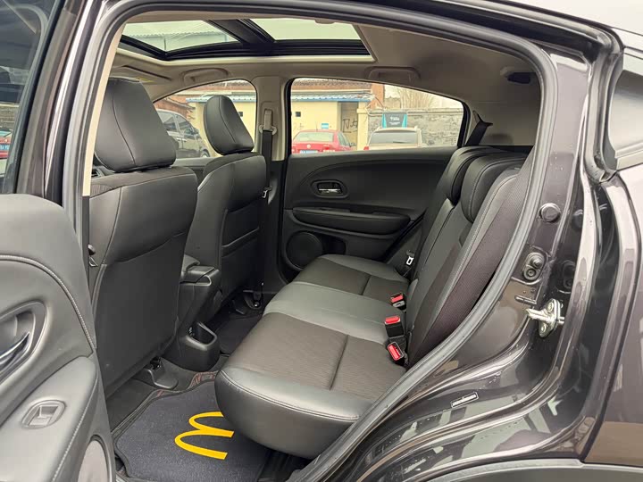 Фото 8 - Honda Vezel