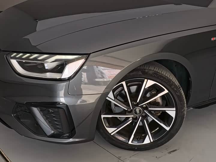 Фото 2 - Audi A4L