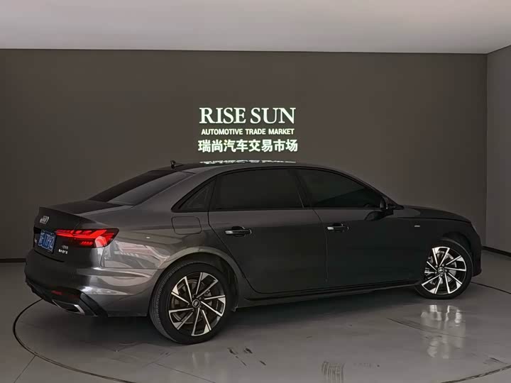 Фото 8 - Audi A4L