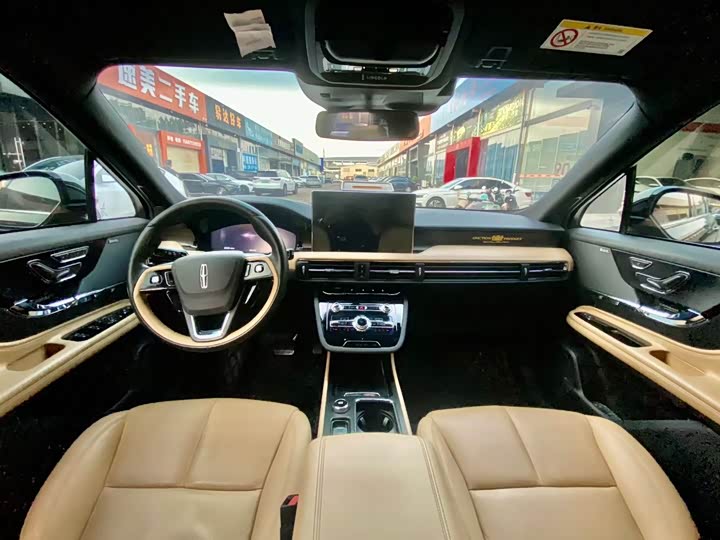 Фото 4 - Lincoln Corsair