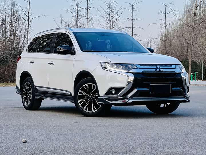 Фото 3 - Mitsubishi Outlander