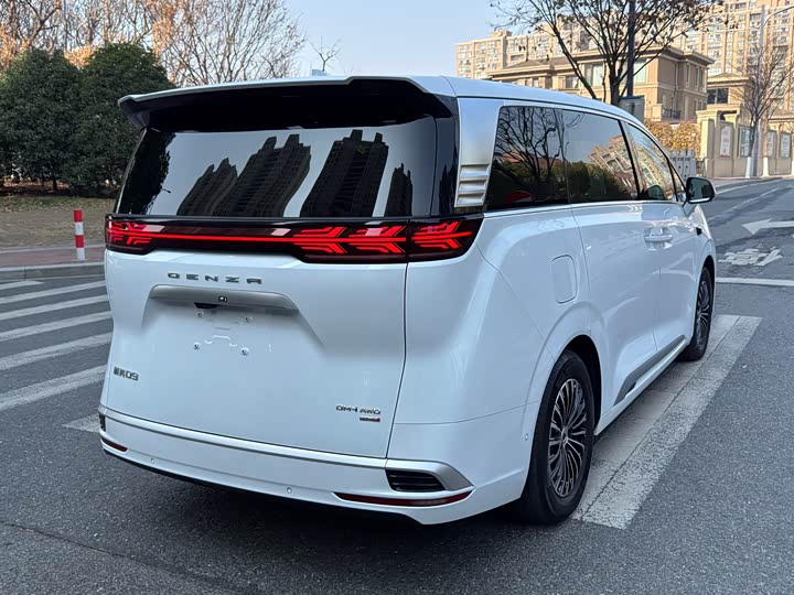 Фото 7 - Denza D9