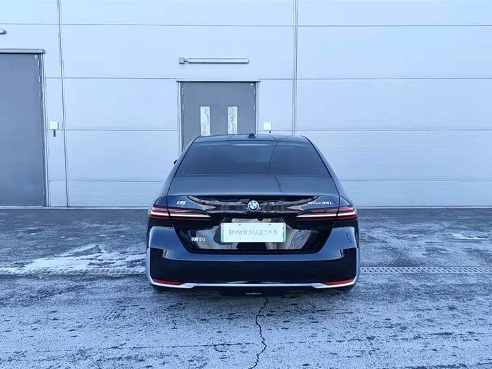 Фото 5 - BMW i5