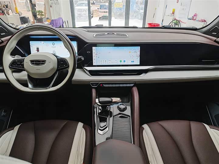 Фото 7 - Geely Monjaro