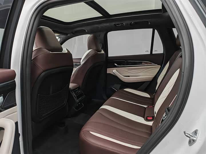 Фото 9 - Geely Monjaro