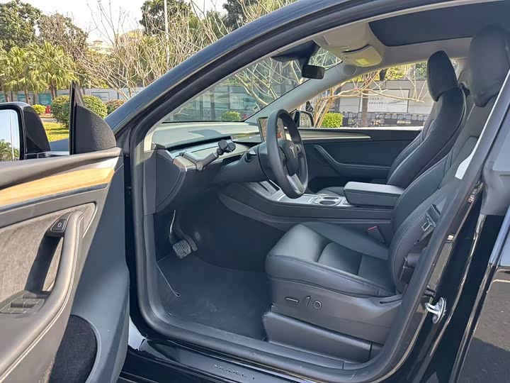 Фото 8 - Tesla Model Y