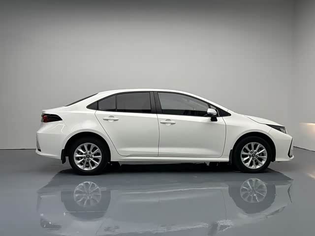 Фото 7 - Toyota Corolla