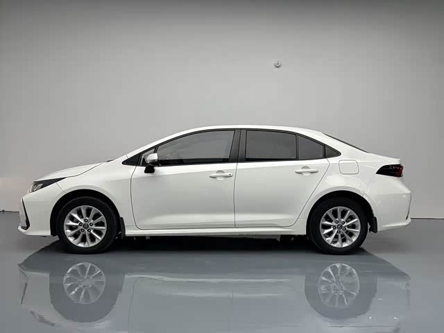 Фото 8 - Toyota Corolla