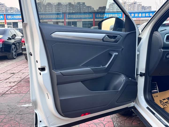 Фото 3 - Volkswagen T-Roc