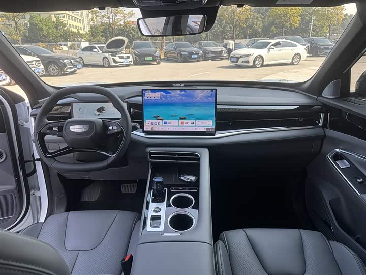 Фото 6 - Geely Atlas