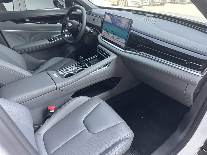 Фото 8 - Geely Atlas